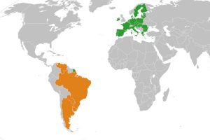 Carte du monde avec les pays de l'accord EU-Mercosur coloriés.