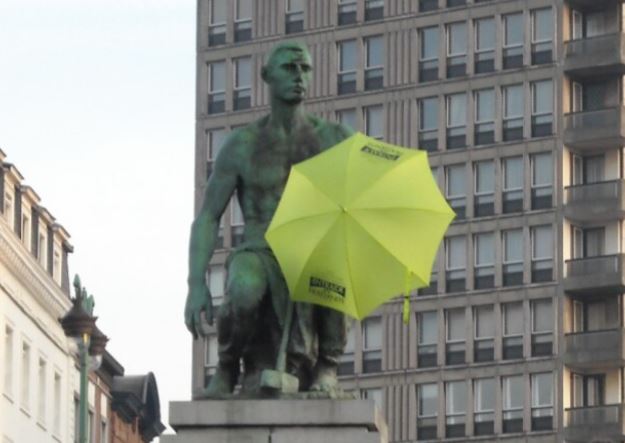 2009 parapluie campagne Creons un climat favorable a lagriculture paysanne