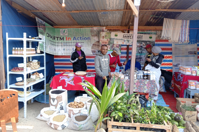 Un modeste stand de produits agricoles